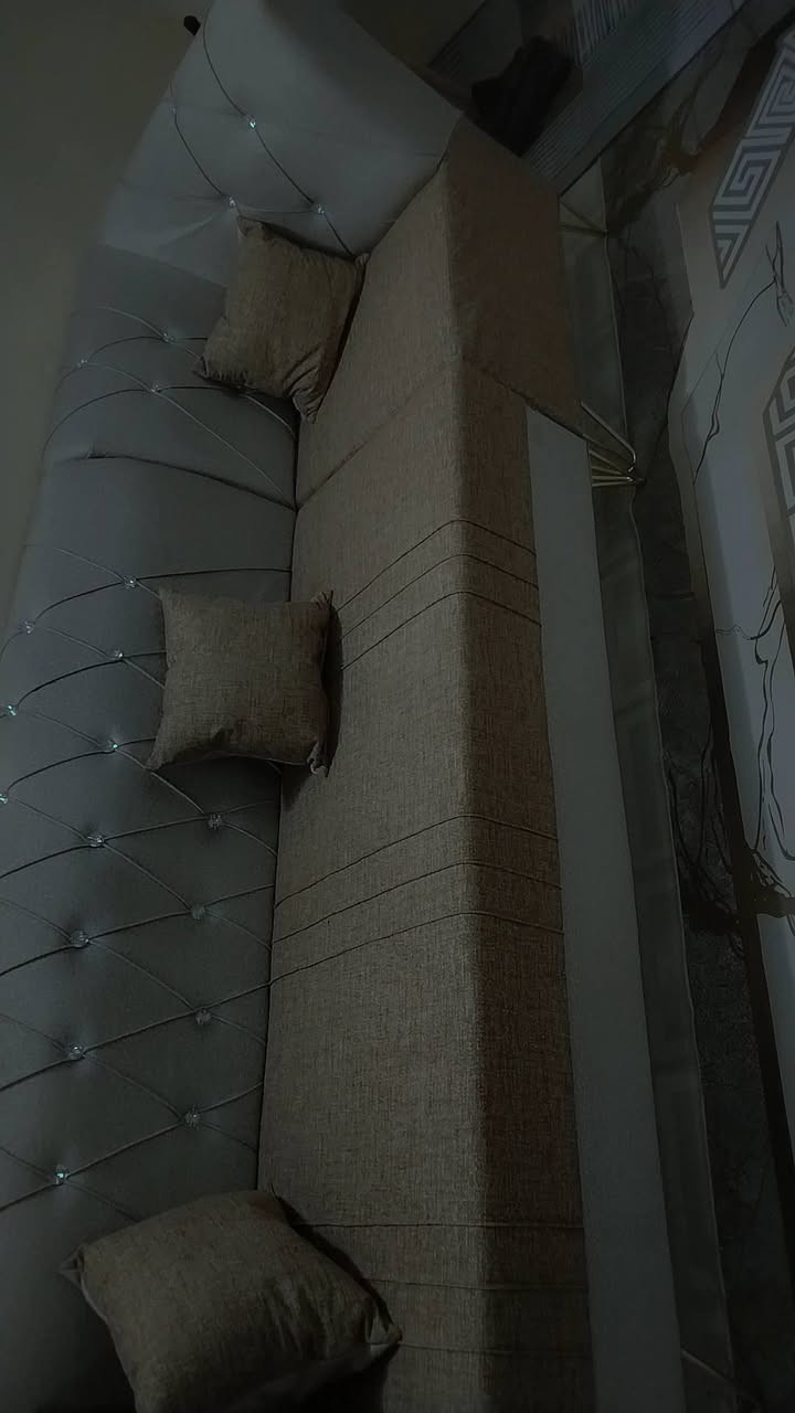 تخم تركي ع الفحص ١٠ مقاعد ب٤٠٠ ومجاله بسيط بالحقيقه يختلف كلش عن التصوير عنوانه شارع الوكفه القديمه قرب مطعم اربيل


**إذا كنت صاحب هذا الإعلان وتريد حذفه لأي سبب، رجاءا أرسل رسالة إلى الدعم الفني**