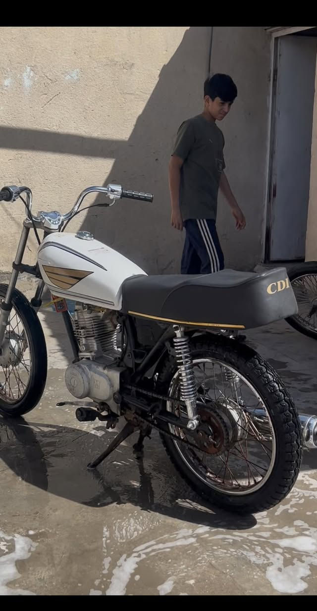 سلام عليكم دراجه ايراني تعمير فقط مكينه ورنكات مانبدلات وباقي كاله جديد ادوات مكفوله من سرقهه كامله مكملهه عقل رياضي سعر 450 وبيه مجال الطبين رقم بس واتساب ***********
