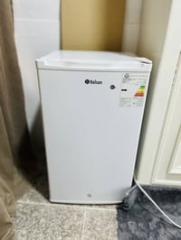 ثلاجة • حجم صغير • كأنها جديدة