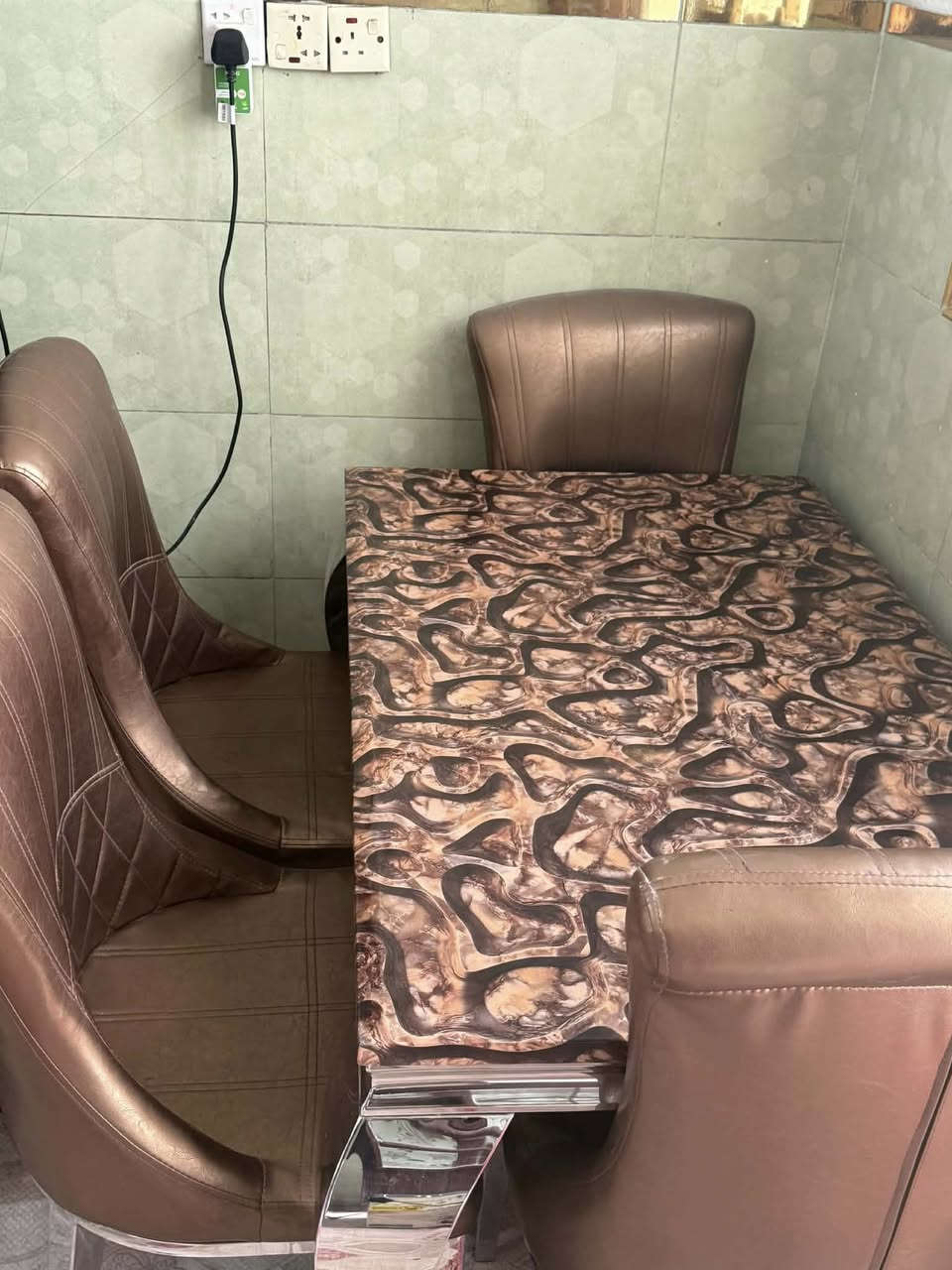 السلام عليكم
عندي هذا ميز للبيع 

السطح مرمر والقاعده ستيل 

4 كراسي 

السعر ب300 وبي مجال بسيط 

نظيف حيل وأي ضرر مابي


**إذا كنت صاحب هذا الإعلان وتريد حذفه لأي سبب، رجاءا أرسل رسالة إلى الدعم الفني**