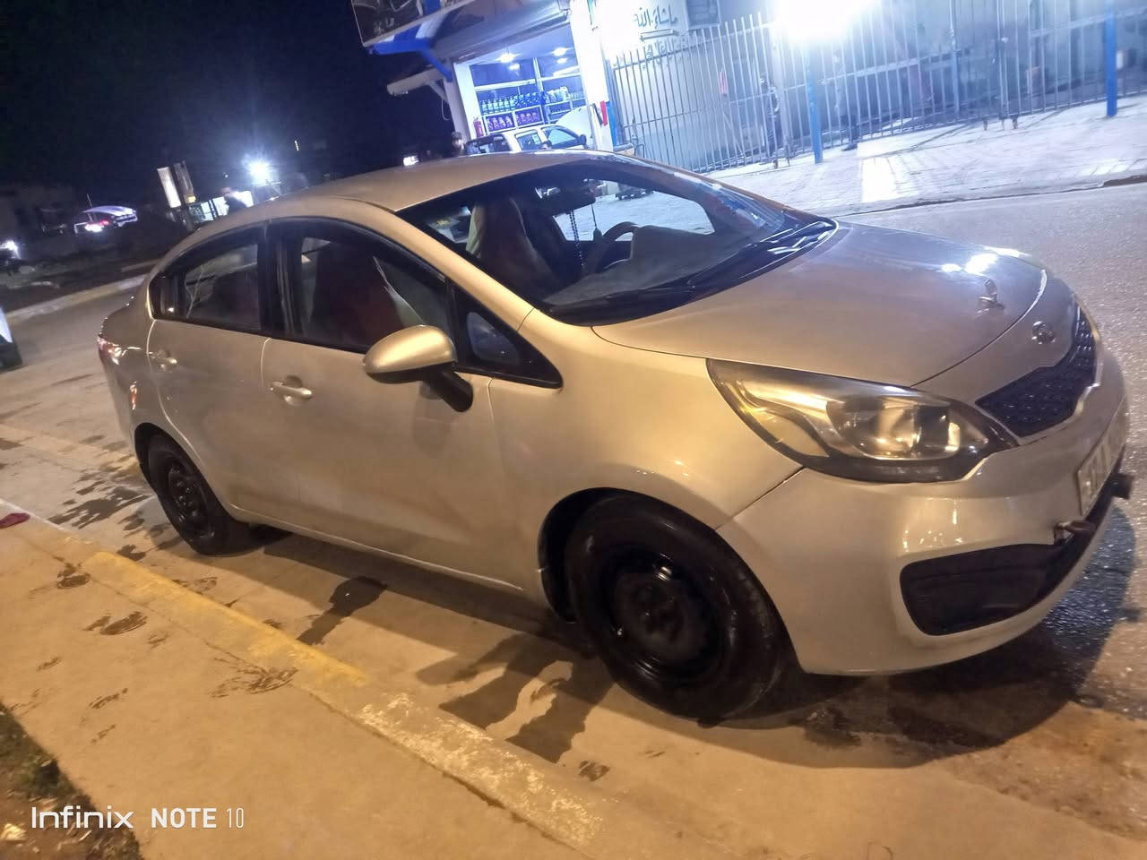 كيا ريو موديل 2012رقم دولي مصبوغه عام أثر جراد مكينه وكير نعمه من الله صدر جديد دبلات جدد اقتصاديه بصرف الوقود سياره مال بيت ضررهه الجاملغ من جهه السائق ومصلح على البارد سيارة رزنه بلسياقه والي يحب يشتري ثاني يوم اداورله سنويه وهزة جدد السعر 88 ورقه الإتصال على الرقم ***********
