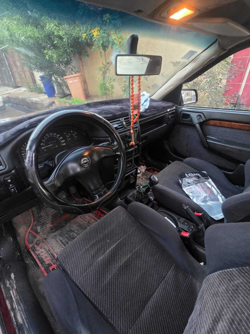 اوبل فكترا موديل 1993 مصبوغه عام جماليه بدون ضربه بسمي وارد خليجي تبريد غراضه كامله بس ميشتغل  صدر تخم تاير كله جديد جاهزه من كل النواحي شرط التحويل السياره في ديالى للاستفسار ***********
