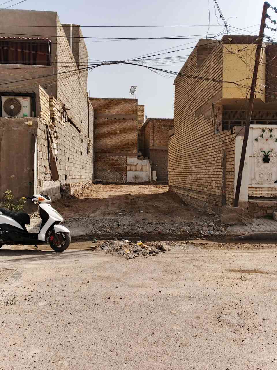 عليكم قطعة أرض للبيع 100م خلفية + 110م أمامية مساحه القطعة 210م موقعها بغداد چكوك الوقف القادري أول فرع بعد الشارع العام كامل خدمات ماء خطين الإستفسار الاتصال على الرقم ***********
