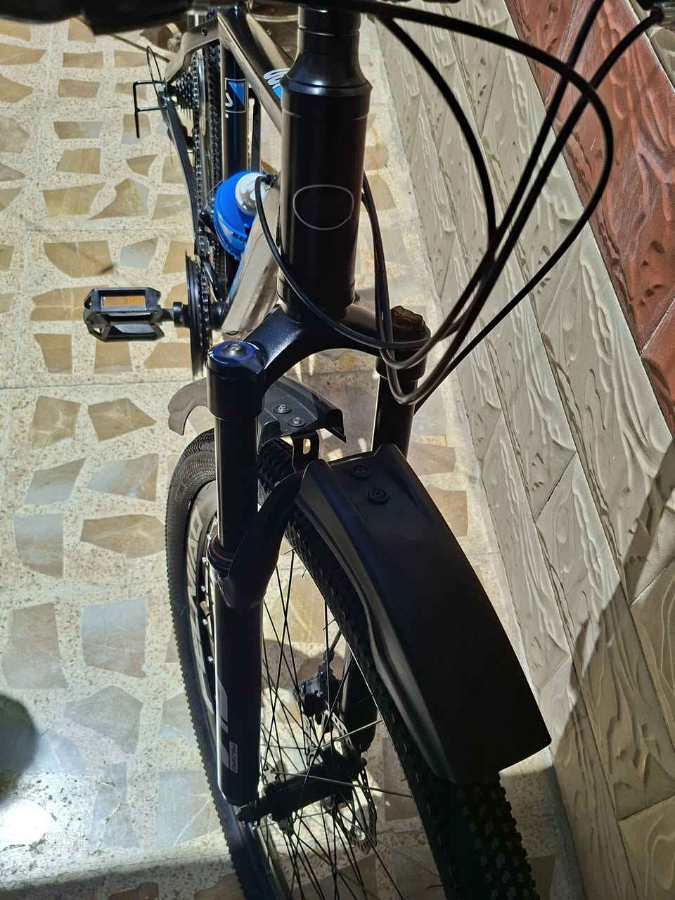 بايسكل من ماركة Felnaio  نسخة super speed 100 فريم فافون  تاير المنيوم   قياسه كبير قياس 29 دبل فتح وقفل وفرامل ديسك و يجي 21 سرعة 7 خلفي و 3 امامي بايسكل جداً نظيف مثل الجديد كامل شغال فرامل كير دبل ابيع بشرط النظافة 
سعرها ٢٤٠ الف 
مكاني اربيل 
واتس ***********
