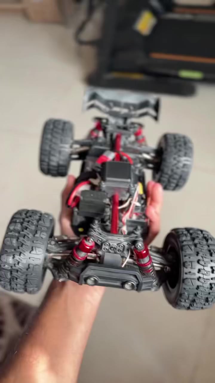 السلام عليكم
سيارة احترافيه هايبر كو غنية عن التعريف مستخدمة 
على وضعه البلادي ممبدل بيه شي بدون كارتونة ملحقاته  ( كتلوك الشركة /تخم تاير ترابي / شاحنة /مفك نتات ) فقط ذني سعره 100 قفل قفل قفل مع احترامي للناس الطيبة الفكريات و يدور مال موتة خل يعبر المنشور للتواصل *********** توصيل متوفر
