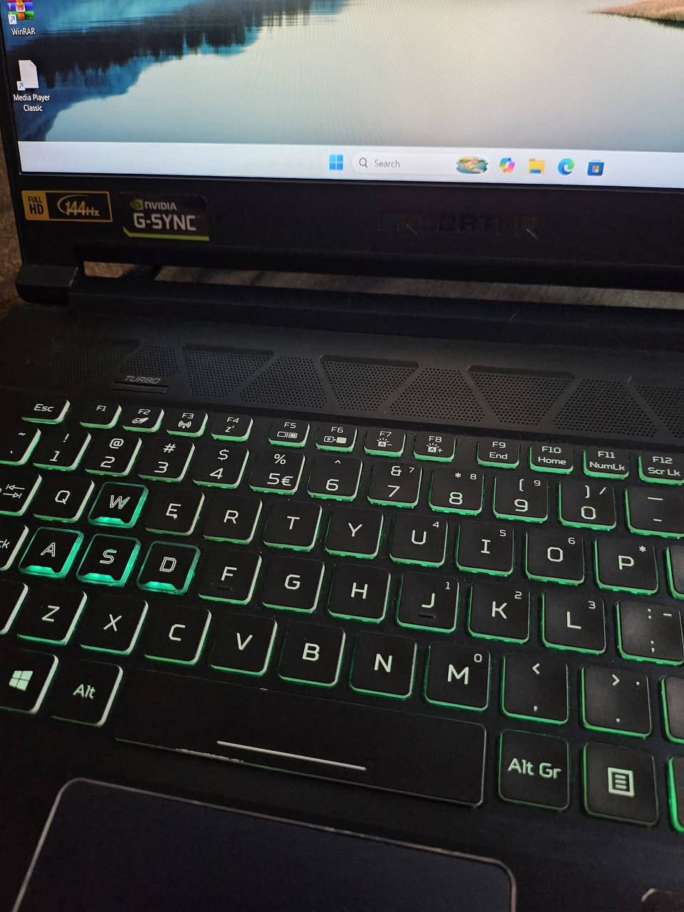 لابتوب ايسر بريدتور  acer predator triton 500 للبيع
المواصفات 
I7 9750h 
Ram16 ddr4 
Rtx 2080 m 8gb 100w boost to 120w
الذاكرة مطورة الى قطعتين اس اس دي 1 تيرا وقطعة 512 كيكا اس اس دي ايضا 
Screen Full hd 1080p 144hz هرتز
 
طبعا الكارت مالته اقوة من 4050 و 3060 وقريب على 3070 بل قوة ويجي v Ram اعلى 8gb 
لابتوب مستعمل نظيف وقوي بل العاب والبرامج الثكيلة 
ويا جنطة وشاحنه الاصلية
سعر 930 الف  
توصيل موجود 
رقمي ***********
