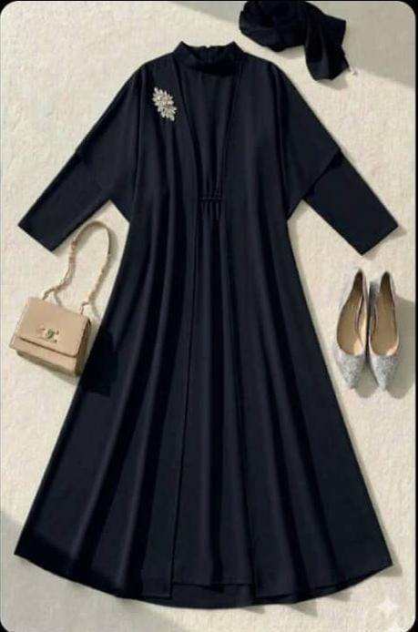 سيت عباية ولا أتقل من هيك بأكثر من تنسيق للصبايا
فستان كمام سحاب من الضهر موديل زمة من الخصر موديل الفستان قبة ،  والعباية فراشة أوفر سايز مكلفة ب بروش ألماس عاطي الموديل حركة أكابر .
✨ قماش برادا أجنبي تقيل و مكفول ✨
✨ فري سايز من 38 ل 46 بلبس ستاندر ✨
ألوان : أسود رمادي توتي
السعر
جاهز بالمكتب فوري من الشام شحن و توصيل ..


**إذا كنت صاحب هذا الإعلان وتريد حذفه لأي سبب، رجاءا أرسل رسالة إلى الدعم الفني**