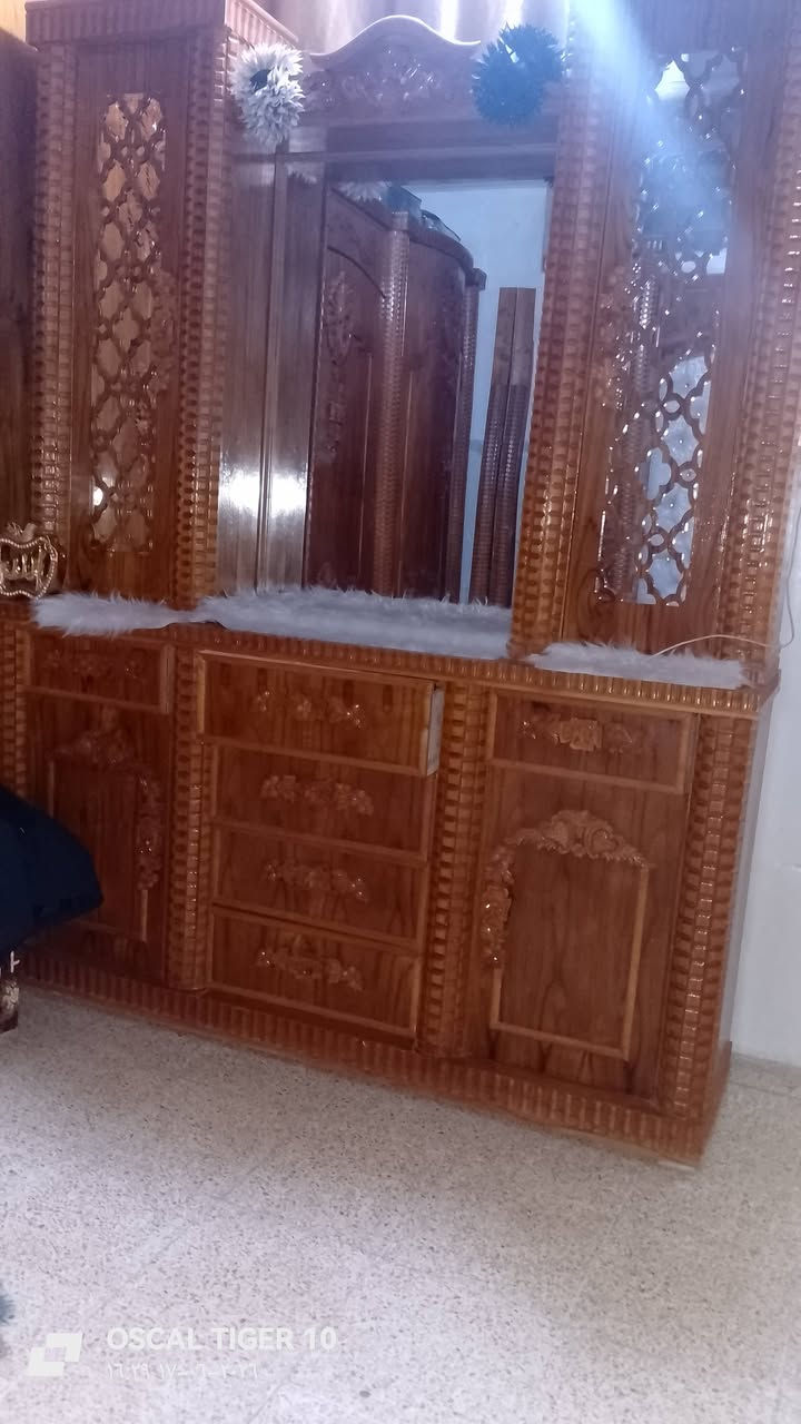 غرفه ام البراج حديث وخشب ثقيل لبيع مستعجل السعر مليونين وبيها مجال   اتواصل عل الرقم***********
