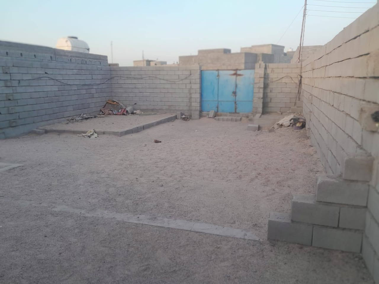سلام عليكم
قطعة للبيع الزبير حي الشيوخ قرب الجسر الناصريه

مساحة ( 200 ) 
واجهيه 10
نزال 20
للاستفسار اكثر اتصل على الرقم أدنى
***********
