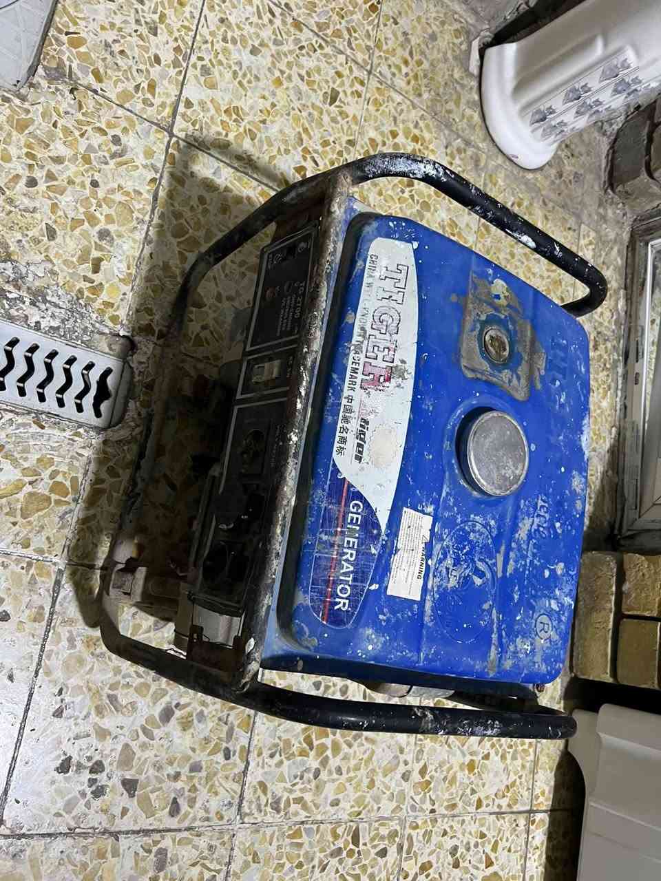 مولده نوع تايكر ستندر مستخدم شي قليل جاهزه عالفحص السعر 120 وبيها مجال // *********** بغداد, العراق
