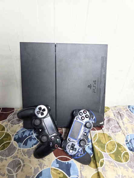 بلي فور مهكر ذاكرة واحد تيرا  مامفتوح لوك ستيكر حيل حيل نظيف يحتوي على 5العاب قويه ويحتوي على مكتبة كيم باتو تنزيل اي لعبة تريد  مجانا مثل ماموجود بالصورة ويحتوي على 2جوستك جهاز فول الفول السعر 250وبي مجال للطيبين توصيل جميع المحافظات متوفر *********** كركوك
