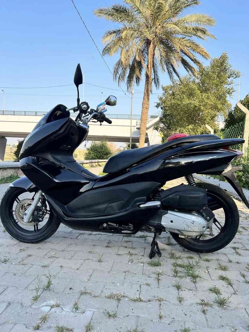 السلام عليكم للبيع دراجه pcxجيل الاول  دراجة نضيفه مال رمبه
 الدراجه على  ايدي حجم مكينه 150ياباني الاصلي دراجه جديده مال جناي  لون  اسود  
ياباني دراجه كامله أستان كهربائي  حساس ازدحام  Aدراجه جديده الدراجه مكينه شلعه معدل خير من اللّٰه دراجه تكول جديده بمعنئ الكلمه واحلا من الصور مال جناي المكان بغداد دراجة مكفوله اي نقص مابيه السعر 1350
وبيها مجال بسيط  مكان بغداد 
اي استفسار ***********
