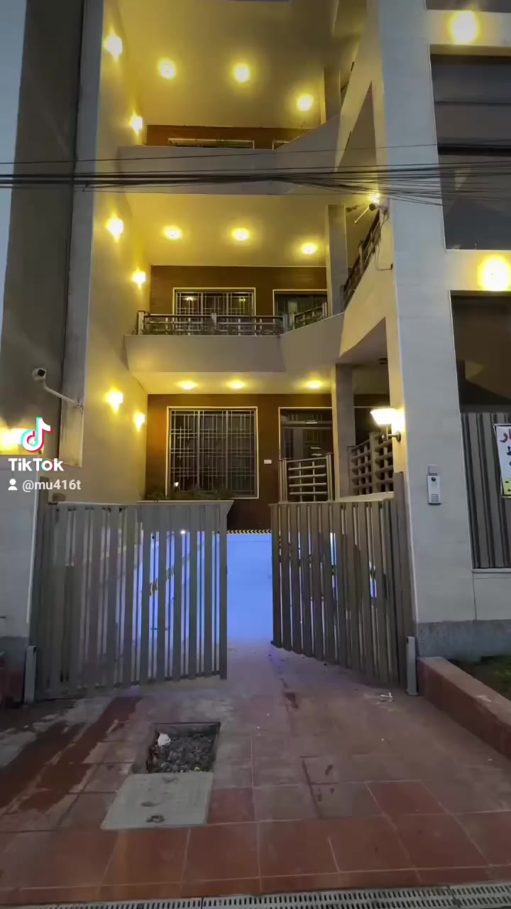 بناية تجاري للأيجار في القادسية محله 604 قرب مجمع الوزراء 📍,

المساحة 300 متر 
عدد الشقق 8 
عدد الغرف 22 غرفة بل مجمل 
عدد الطوابق 4 
بارك ارضي يستوعب 12 سيارة 
مع غرفة سكيورتي مزودة بصحيات معزولة 
البناية مزودة بمصعد حديث وكبير مع سستم حمايه وكامرات و منضومة تكيف متكاملة 
وابواب كهربائية بل كامل للكراج 

للتواصل والاستفسار : *********** ☎️
 

 #عقارات 
 #تجاري 
 #ايجار 
 #بغداد 
 #القادسية 
 #بناية
