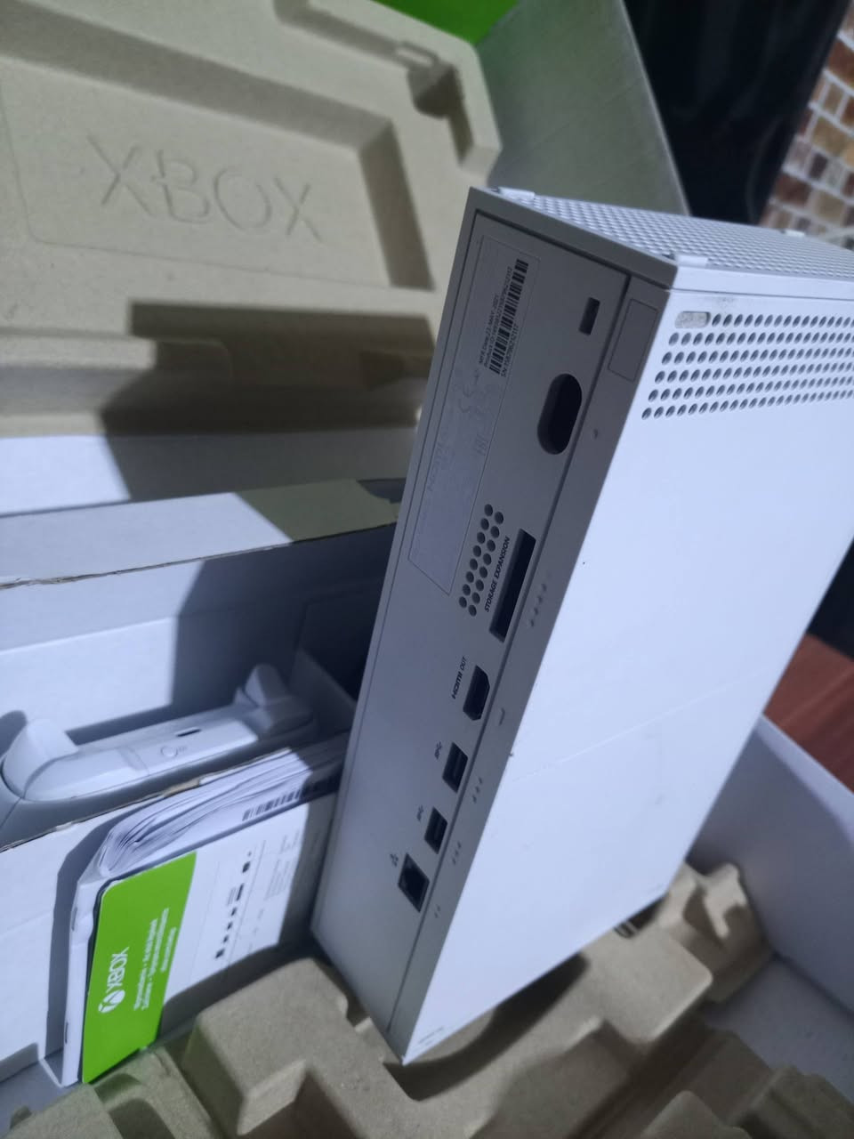 سيريس اس
لوك أستيكر انتاج 23

يده اصليه 
كيبل بور اصلي 
وHD اصلي
السعر 300
العنوان بغداد
***********
