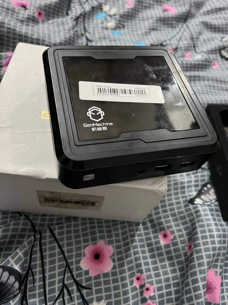 Mini pc 
ابيعها فحم لان هارد مايقرا يمكن بي خلل ورام واحد بيهم مايقرا 
55 الف


**إذا كنت صاحب هذا الإعلان وتريد حذفه لأي سبب، رجاءا أرسل رسالة إلى الدعم الفني**