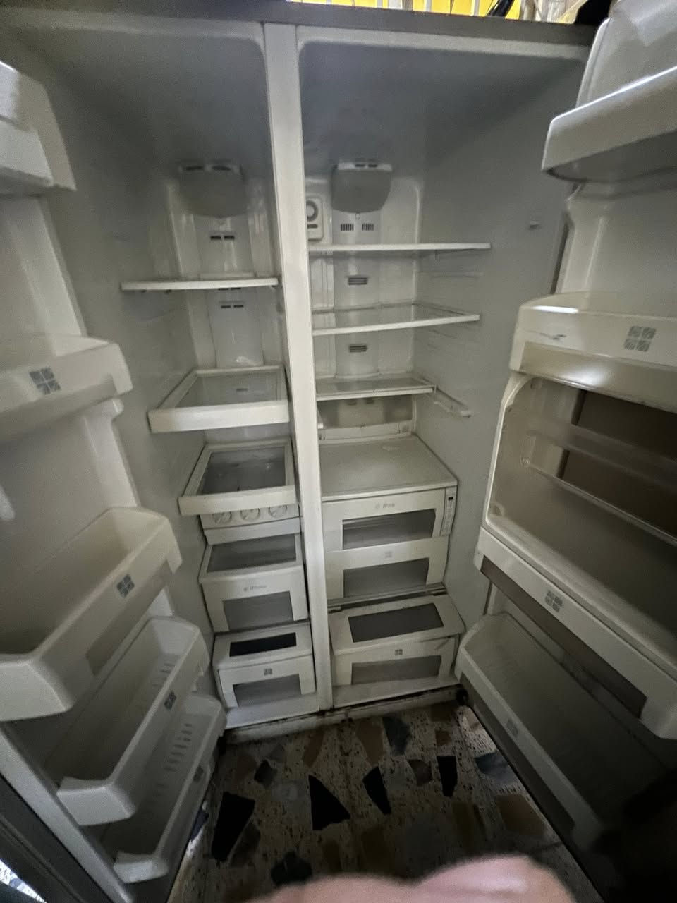 ثلاجة بابين حجم كبير امريكي مال باله ابيع هل موجود تشتغل ما كو تبريد سعرها ٢٥٠ مكاني بغداد مدينة الصدر موجود توصيل داخل بغداد 
***********
