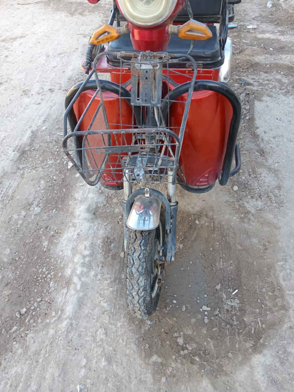 سلام عليكم دراجه للبيع بيها 2 جنط بطاريات صار 4 اشهر من شديتهن جدد سعر 525 بيها مجال ***********
