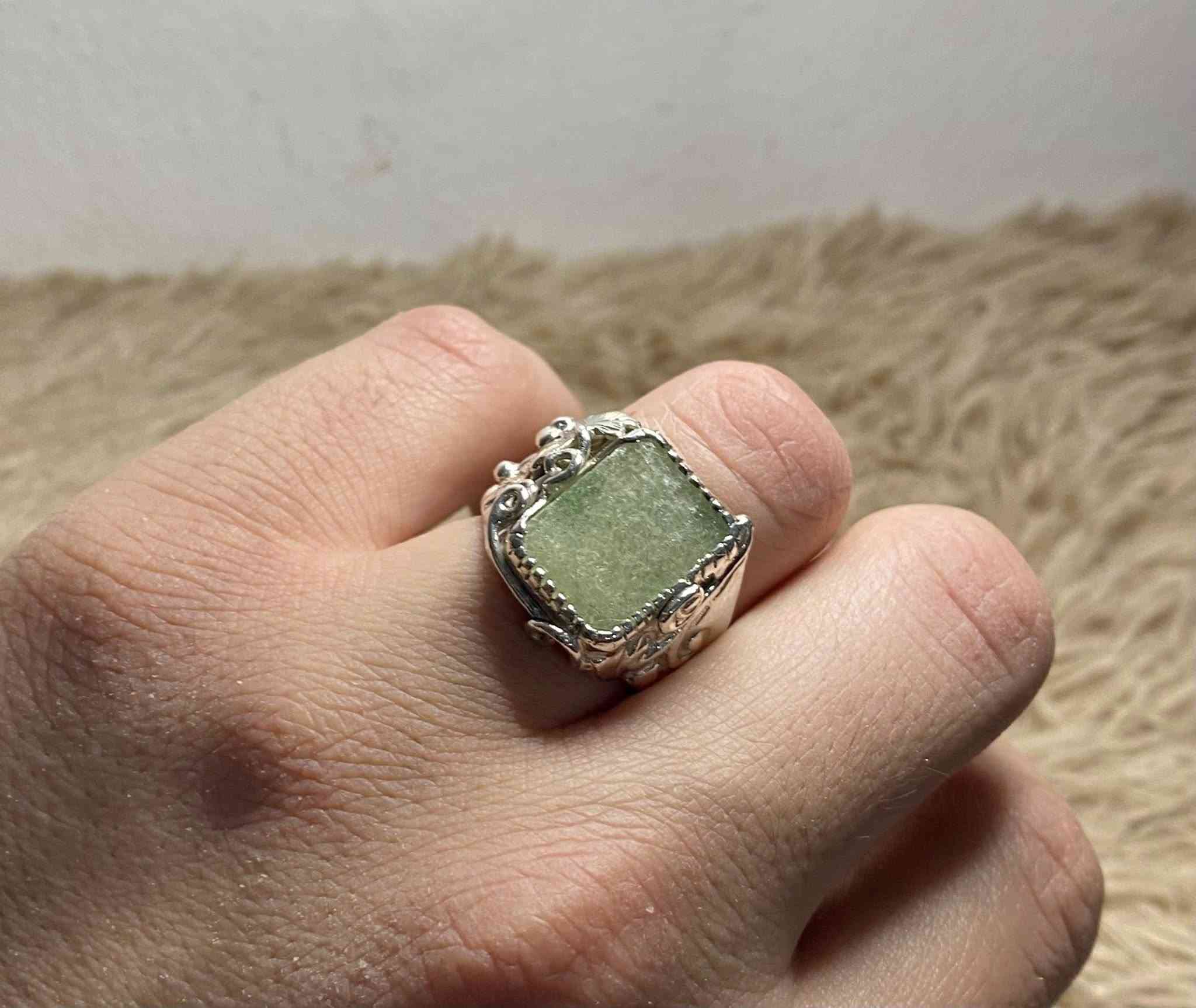 السلام عليكم خاتم زمرد (مجهول المصدر) ابيع صياغة
(الحجر خالٍ من اي كسر او فطر )الصياغة جداً فخمة ومتعوب عليه القياس (23) للبيع فقط يوجد توصيل


**إذا كنت صاحب هذا الإعلان وتريد حذفه لأي سبب، رجاءا أرسل رسالة إلى الدعم الفني**