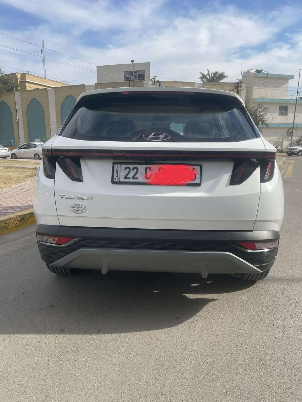 السلام عليكم
توسان موديل 23
مكفوله من الصبغ سياره جديده سبير منازل بعدها بوضع الشركه حتى زيت المحرك بوضع الشركه
السياره فول  من عدا البانوراما 
كوشونات 2 كهربا مري كهرباء 
ابواب بصمه مكينه 2000 دوش
هندبريك بصمه 
للتواص ***********
