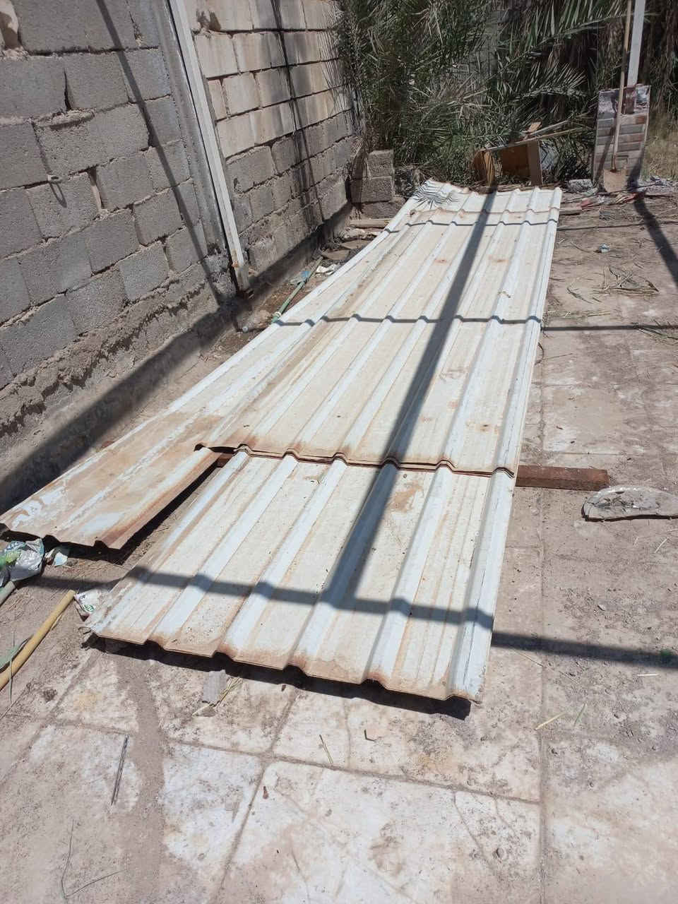 السلام عليكم
باب خارجي نضيف طوله 5 متر
و عندي غرفه خارجيه ابيع بس الجام و الحديد فقط
و جينكو طوله 6 متر

سعر الباب /200 الف
سعر الغرفه /175
سعر قطعه الجينكو/25
