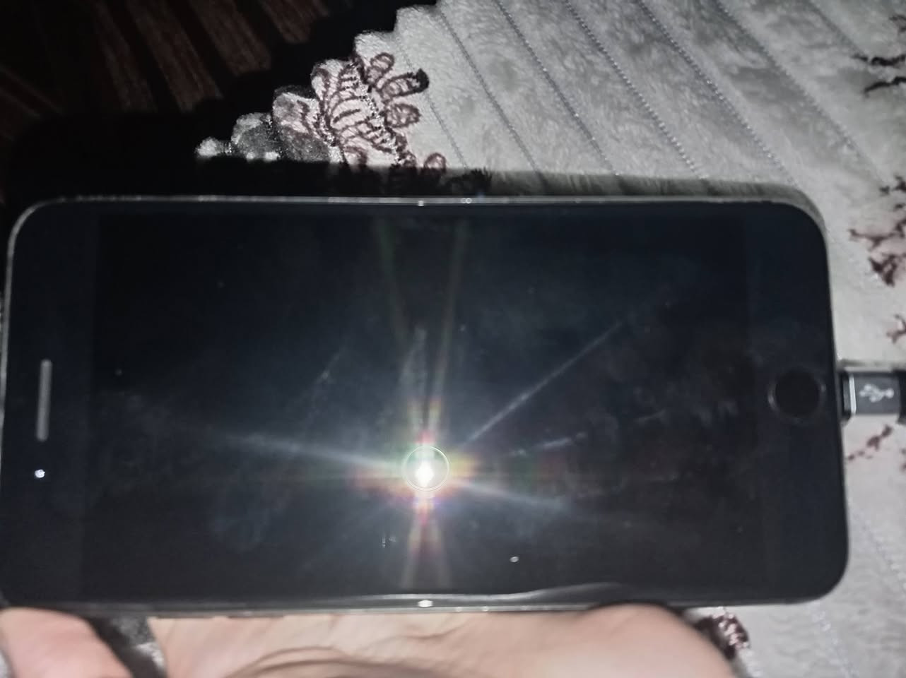 جهاز 7 بلاص ذاكره 128 وبطاريته 100 جهاز نضيف من الداخل وماداخل تصليح ولا مبدل بي شي كله شغال بصمه كاميرات سيمكارت نهايته 75 الي يريده
يتواصل وياي 
***********
