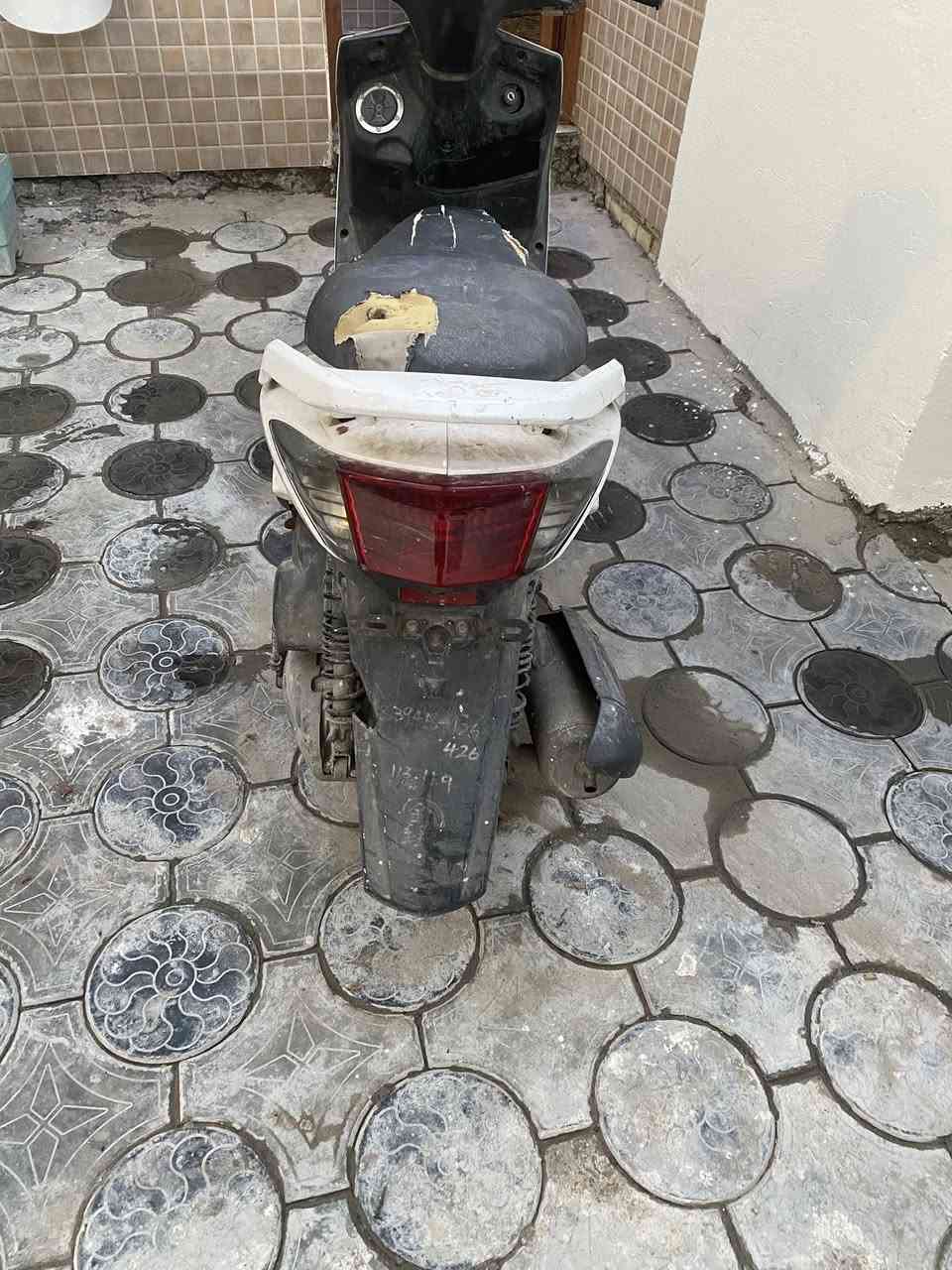 السلام عليكم  دراجه سكنس للبيع الدراجه صار 10  ايام متروكه الكهربائيات كلها شغاله اخوان الدراجه تشتغل وتقطع يعني امشي بيها مسافه وتقطع ابيعها على وضعها الشراي يدزلي خاص وبالخدمه


**إذا كنت صاحب هذا الإعلان وتريد حذفه لأي سبب، رجاءا أرسل رسالة إلى الدعم الفني**