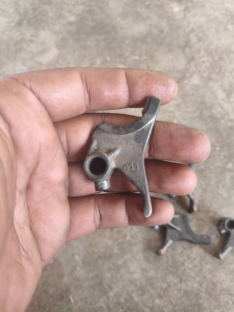 السلام عليكم اخواني ماشات رقم 10و11و12 عندي كميه مشتغلهن بيدي عمل ابيع شرط اقوى من التجاريه سعر ماشه 10 ب20 وال 11و12 الوحده10 عنواني ديالى المقدادية رقم *********** وبخدمتكم تحياتي للجميع 🌹
