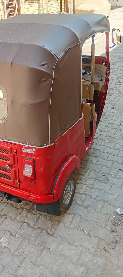 لبيع تكتك 2018شهر3مكينه ناعمة لاتنقيص ولا تبخير كهرباىيات شغاله جاهزة لشارع أوراق كاملة السعر3100 بغداد رقمي ***********
