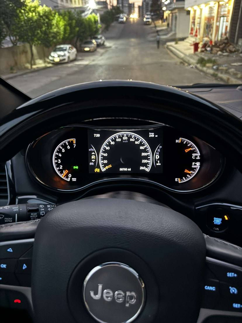 Jeep 2020 
موصفات OverLand فول فول 
ماشية 50 mile
جملخ أمامي صبغ بدون دواخل و بيها شبر PDR
كير و محرك و تبريد و جكات كلشي بشرط
عنوان سيارة دهوك
*********** دهوك, العراق
