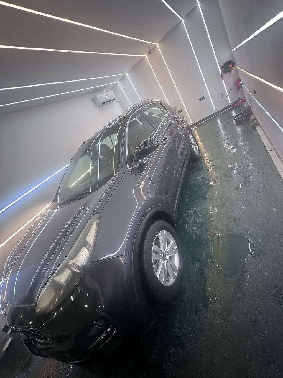 السلام عليكم من رخصة الادمن      سبورتج 2017 خليجي ماشية 117    كير محرك مكفول دعاميه اماميه مصبوغه بنيد بي شويه تعديل بارد والسيارة من الخارج يرادله ترتيب واي استفسار اني حاضر مكان السيارة كرادة 
***********
