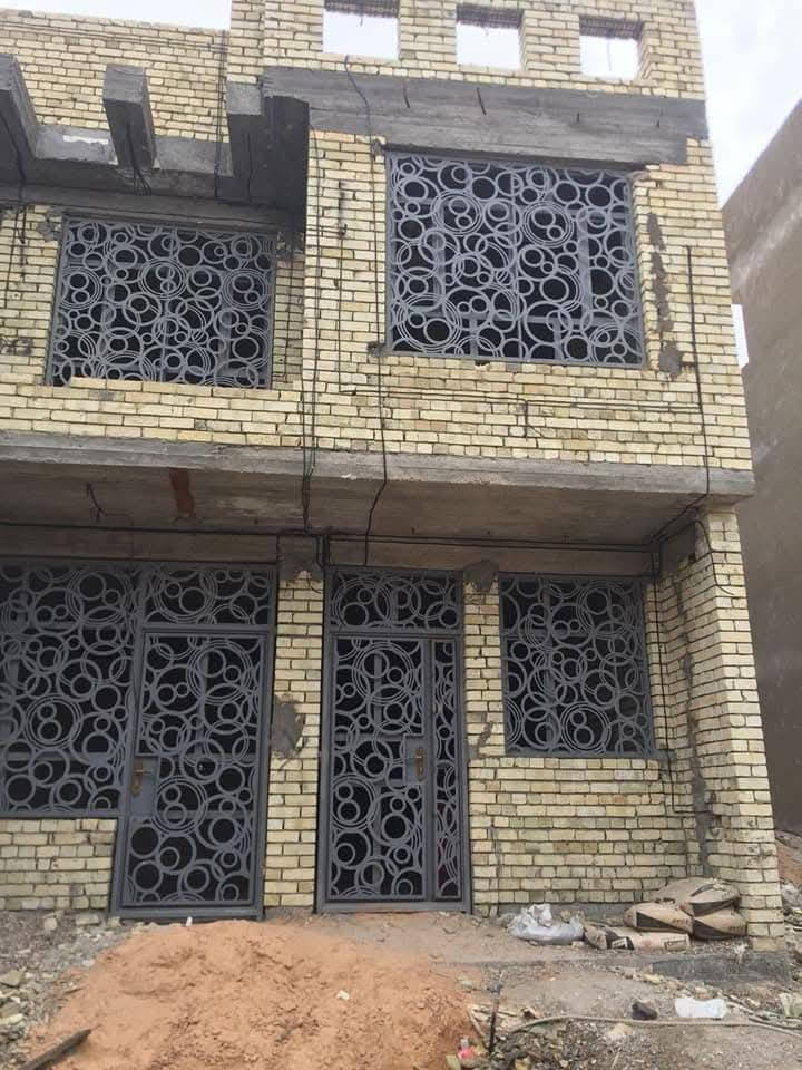 السلام عليكم حداد متجول تصليح بيبان وشبابيك وشد سقايف اي شي عندك تصليح بالبيت يخص الحداده اتصل واجيك للبيت *********** ابو محمد الحداد
