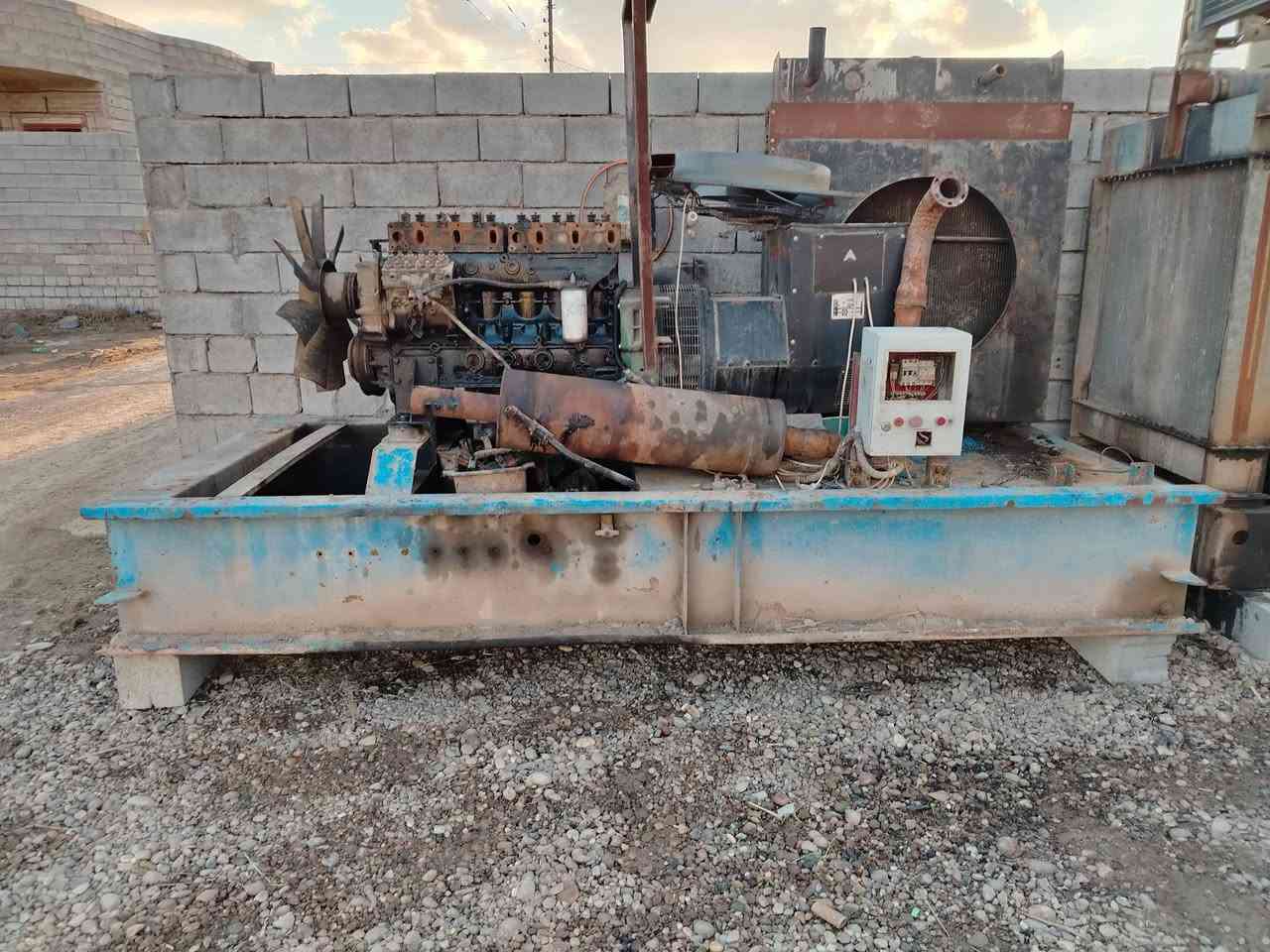 من رخصت الدمن مولدات عدد٢ البيع واحد كمنز ٢٤ مولده ٢٠٠ بيه كازكيت والثانيه فولفو ٧٣  كاطعه كرنك
مولده ٢٠٠  كيفي سانفورد ***********
