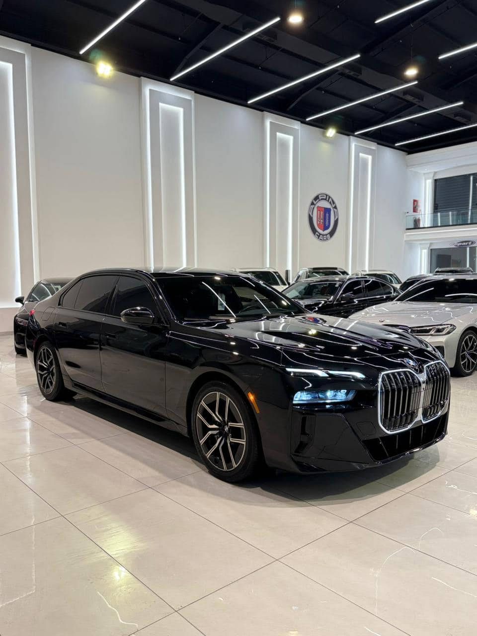 سلام عليكم 

BMW _ 7 series _ 740i  M PACKAGE 🔥

النوع : 740i

سنة الصنع : 2024

المسافة المقطوعة: Mile 41,000
سلندر : V6

السعر : 760$🔥🔥 ورقة
***************
مواصفات فول فول

الون-اسود
وارد امريكي كلين تايتل 
٤ كاميرات
ناظور ليلي
داتاشو
پانورما 
كشنات خزن تدفئه وتبريد

العنوان : اربيل ازادي معرظ الپينا 
 
***********
***********
***********
