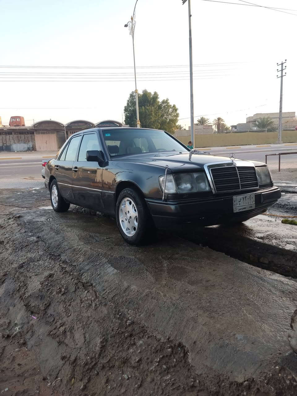 للبيع فقط مارسدس دب موديل 1992 رقم بغداد بسمي سنويه جديده كير ومحرك محور2500 VVt مكفولات تخم تاير ويلكب تفاحه غرفتها جديده عوزها تنته تبريد مايشتغل جان يشتغل عندي وكفت الكبريسر مصبوغه عام قواعد الدبل ابلاد السعر 62 وبيها مجال مكان السياره كربلاء الحر للاستفسار ***********
