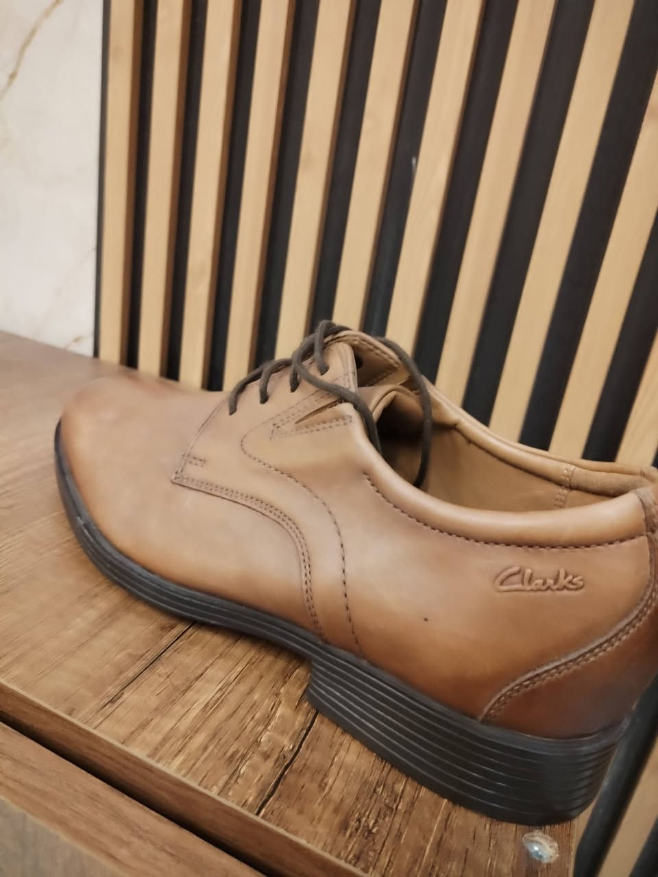 حذاء رجالي ماركة Clarks غير مستخدم قياس ٤٢ السعر ٥٠ ألف الغزاليه شارع مدير الأمن للاستفسار *********** أو ***********
