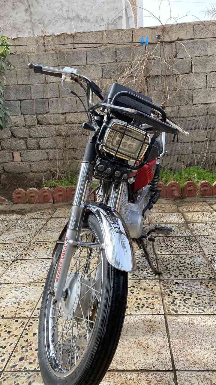 دراجة نامة بارت سوري كاملة مكملة محرك نظيف ـلا تبخير  ـلا تنقيص كهربائيات كاملة بس تشغل و تمشي سعرها 350 و بيها مجال او مراوس بسيڤان 5 كير رقمي *********** @
