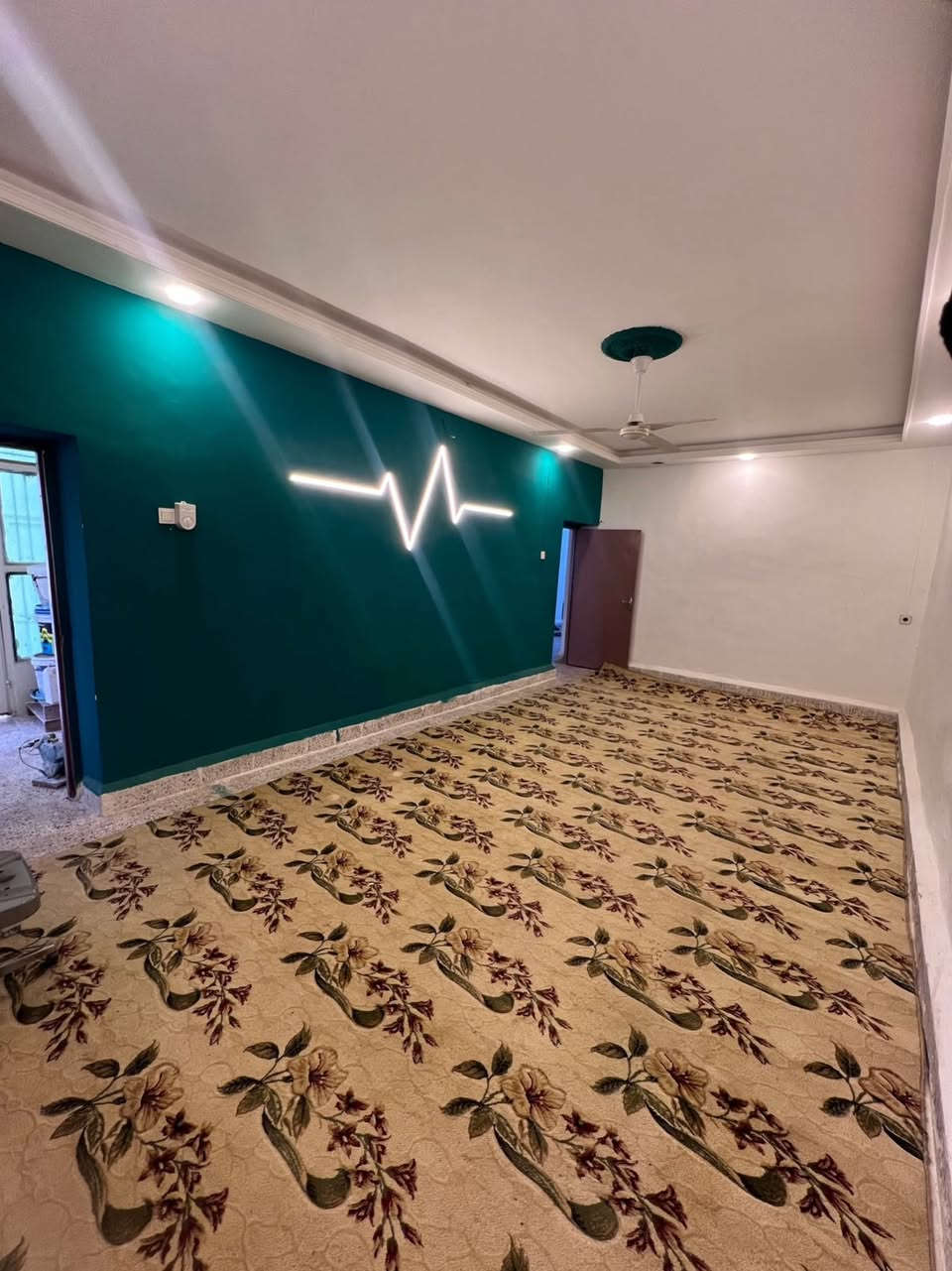 دار للبيع بحي الواسطي- خلف دائرة المعاقين
مساحة ٣٠٠ متر 
الواجهة ١٢ متر 
البيت طابو باسم شخص واحد
سعرها : ٢٩٠ مليون وبيها مجال هم 
سعرها حتي ٢٧٥ مليون واصل 
للتواصل مع صاحب الدار
***********
