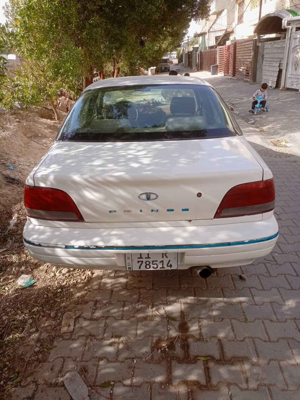 السلام عليكم للبيع سياره برنس موديل 96 فراشه سياره جاهزة مكينه خير من الله كله شغاله بسمي سياره مكاني بغداد ساحه عدن السعر 30 وبيه مجال بسيط هذه رقمي *********** اتصال
