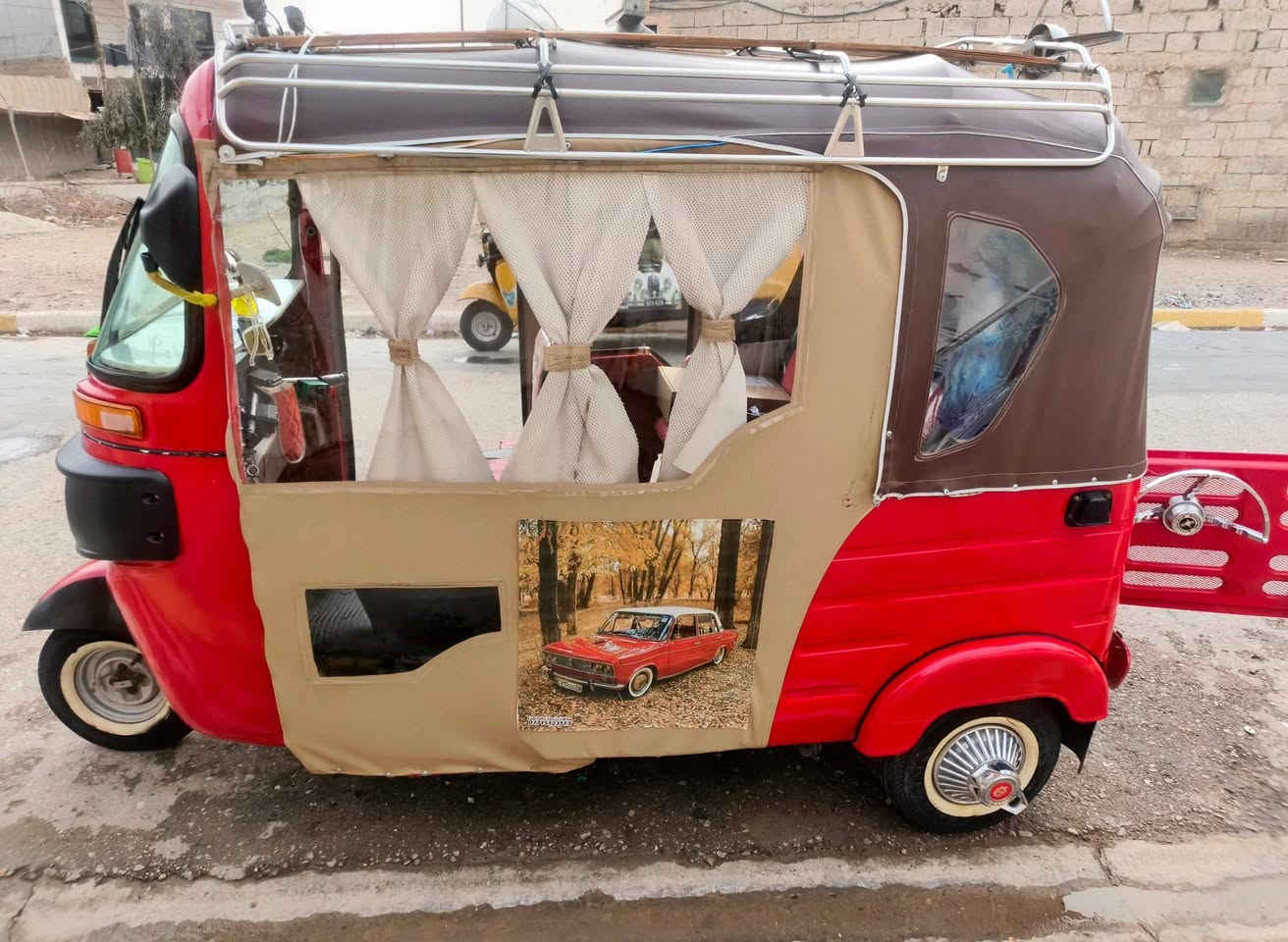 سلام عليكم تكتك موديل 2018 للبيع معمرة ومصبوغة جديدة وشغل درجة أولى 3تايرات جديدة وعينة جديدة وايشي داخل التكتك مايطلع منها مثل ماموضحة بلصورة سنوية راعيهة بعقوبة مو بسمي ضفيرة جديدة كهربائيات كله شغالة بلكامل السعر ٥٧٥٠ وبيها مجال لشراية 
ملاحضة التكتك جديدة ماريد احد يجي يكسر بسعرهة الي يشتري اني بلخدمة 
العنوان ديالى قضاء بلدروز
رقمي ***********
بيكم خير وداللو مابيها نقص كبل للشارع وبلخدمة
