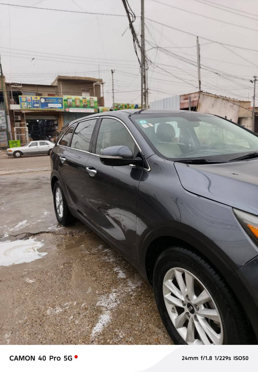 للبيع سورينتو راسلني واتساب
موديل 20
وارد امريكي 
حادث جاملغ وبنيد وبيها حافة قبق الجنطه محدد بالصوره
مكينة V6 سلندر
7راكب 
شاشة جبيره 
كامره دواره 
جاهزة من كلشي 
مكينة 
كير 
حدادية 
تخم تاير كهربائيات كلها شغاله الي بالبجم 
تبريد فول البارحه بدلت فريز جديد 
رقم بغداد باسمي 
مكاني طوريج 
سعرها 200 بيها مجال قليل 
هزه ماساقطه
***********
