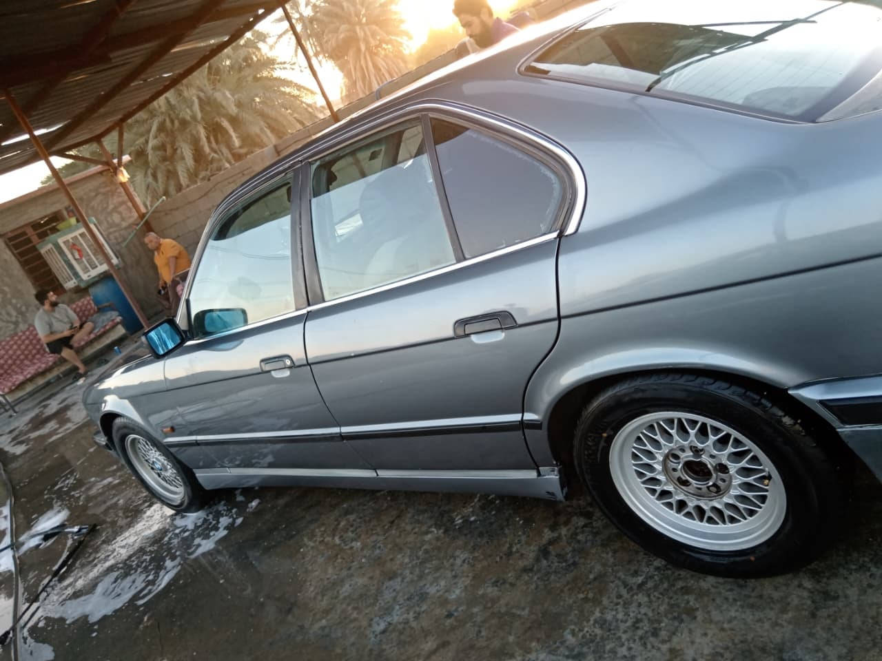 525 موديل 1991 وا ياباني محرك مسكر تك فانوس وكير ع الشرط ومنضومه غاز  ايطالي حداديه جديده بدون صبخ شرط بلاد تخم تاير جديد باتري كهربائيات كلها تشتغل بلاد رقمها بغداد ب اسمي سنويتها لسنة 30تاريك وين ماتريد رونها ناصي وسعرها 60
***********
