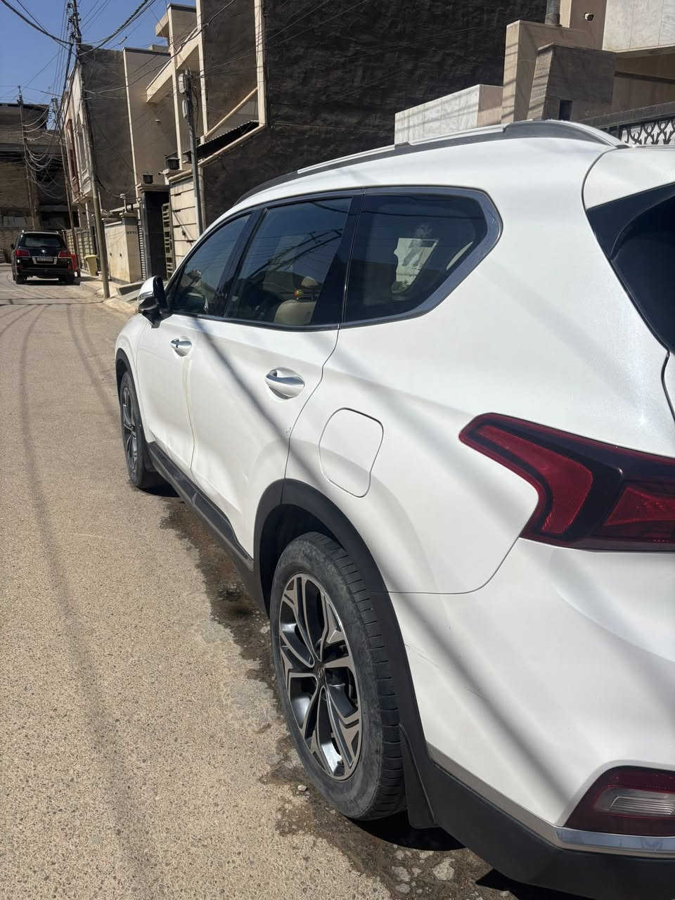 السلام عليكم  ـــــــــ  للبيع هواندي سنتافي 2019 خليجي رقم بغداد الجديد ماشية حاليا 69 ألف كم بأسمي 6سلندر  دفع رباعي بصمه مكفولة محرك وكير بيه  رصعات خفيفة باب السائق وخلفها موضحها بالصور
تبريد مكفول حساسات خلفي امامي لايت زنون بلادي 
انارة ترحيب مرايات و يدات   كاميرا بلادي شاشه * مري جانبيه شفط كهرباء* كشنات جلد  كهرباء * 7 راكب  5 ويل كب * بلوتوث اوكس USB ابل كار بلي * حاكيه* تحكم ستيرن  ثلاث وضعيات قيادة * مثبت سرعه * مانع انزلاق،  3 قطع تبريد و امكانية التحكم بالتبريد كل جهة وحد 
التبريد الخلفي منفصل* سايد بريك، 
وبعد بيها مواصفات 
مكاني بغداد السيدية السعر 215$
***********
