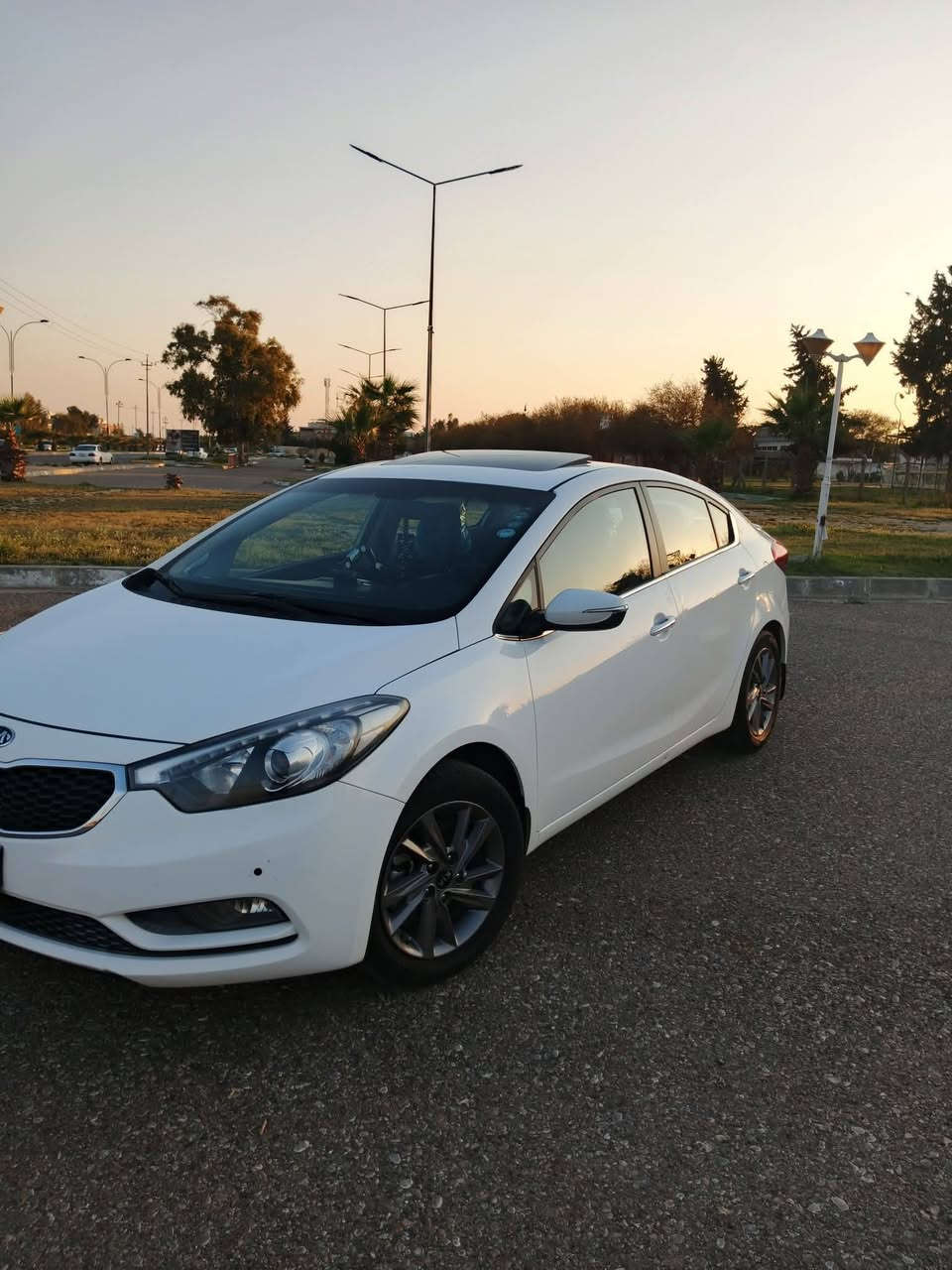 السلام عليكم
كيا سيراتو 2014 ( خـليـجـي )
فول فول مواصفات سلايد فتحة سقف 
رقم اربيل باسمي السنويه شرط التحويل 
والغرامة موصفات السياره سلايت تحكم 
ستيرن مثبت سرعه شفتات ستيرن مري 
شفط 5 ويل كب تبريد قطعتين كامره
 حساسات أمامية وخلفية لايتات شمعه
 ليد أمامه وخلفي  ستيرن ثلاث وضعيات 
قيادة السنويه جديد وهزة جديد
ضرر السياره جامرلغ سكن تعديل بارد 
مع صبغ فقط بدون دواخل بشرط محرك 
وكير سياره بشرط مكفول
السعر 122 وبيها مجال.
 مكان السياره كركوك  ***********
