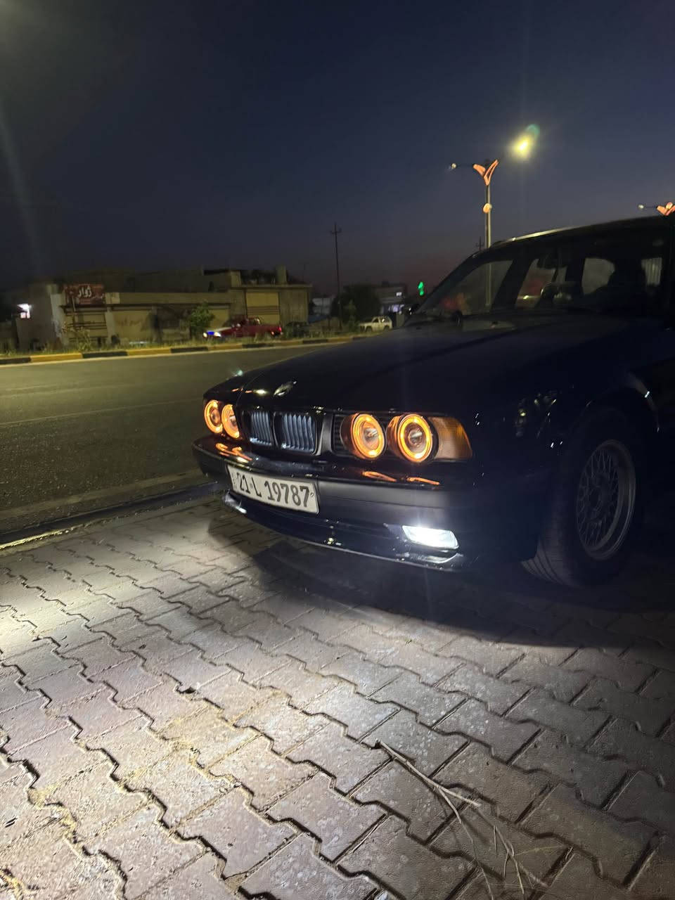 السلام عليكم BMWموديل95 بجم عريض محرك 525اصل كير اوتماتيك  كير محرك شرط محرك صارله 12يوم شادها جديد تبريد تدفئه شرط كهربائية 2جام امامي كهربائي كلها شغاله تخم تاير جديد شادها صدر امامي جديد صايره نضيفه و مرتبه  رقم سليمانيه شرط تحويل و غرامة و كص السعر 58 وبي مجال للطيبين مكان السياره كركوك رقم *********** كركوك, العراق
