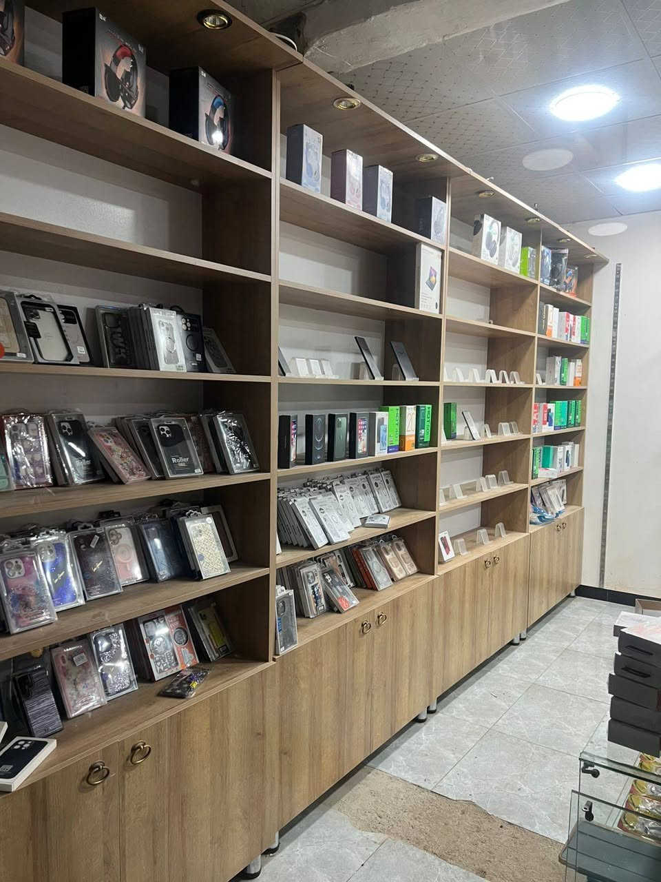 فاترينات ام دي اف قياسهن متر و١٠ العرض وطولهن ٢ متر و٨٥ عدد ٤
والميز ام دي اف قياس ٣ متر
العنوان بغداد مقابيل الجزيره السياحيه
رقم التواصل ***********
