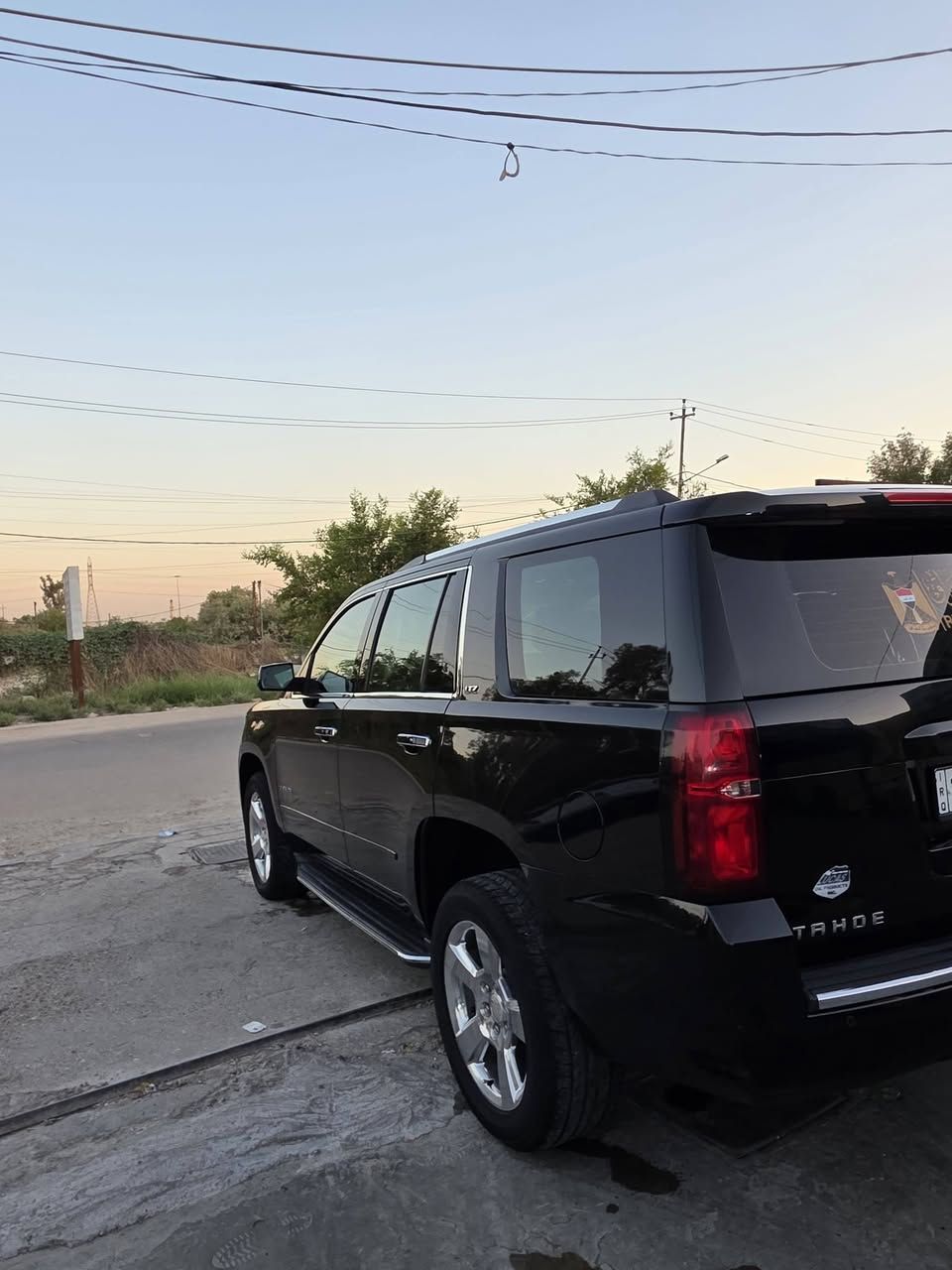 ⚜️ للبيع: شيفورلي تاهو Tahoe LTZ موديل 2018 ⚜️
​ما شاء الله تبارك الله.. السيارة بحالة ممتازة وجاهزة للاستخدام.
​### 📊 تفاصيل السيارة:
​الموديل: 2018
​الفئة: LTZ (أعلى مواصفات)
​الون: أسود ملكي
​الرقم: رقم بغداد ب اسمي  - السنوية والهزة جديده
​المسافة المقطوعة (الممشى): 150 كم
​### ✨ أبرز المواصفات:
​محرك 8 سلندر قوي واقتصادي بنظام توفير الوقود
​فتحة سقف + شاشة كبيرة مع نظام ملاحة وكاميرا خلفية
​كراسي جلد (تدفئة وتبريد + خزن وضعيات)
​رادار تصادم + تحديد مسار + حساسات أمامية وخلفية
​صندوق خلفي كهربائي + تشغيل عن بعد
​ويل كروم حجم 20 (موضح بالصور)
​وباقي مواصفات الـ LTZ المعروفة كاملة.
​المحرك والكير والتبريد: بشرط الفحص (100%)
​📌 السعر المطلـوب: 365 $ وبي مجال قليل
​📍 مكان السيارة: صلاح الدين/الدجيل 
​📞 للاستفسار والاتصال: ***********
