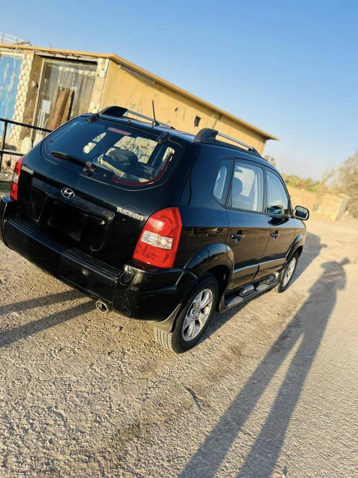 السلام عليكم توسان 2009 خليجي مكينه 2000 سياره كلش نظيفه كير ومكينه مكفوله كفاله عامه ماعدا شبر بدايه البنيد تدفئه تبريد سياره داخل وخارج نظيفه احله من الصور رقم اربيل انكليزي بأسمي مداور مباشر 
مكان السياره بابل
 السعر  ١٢٢ 
للاستفسار الاتصال ***********
