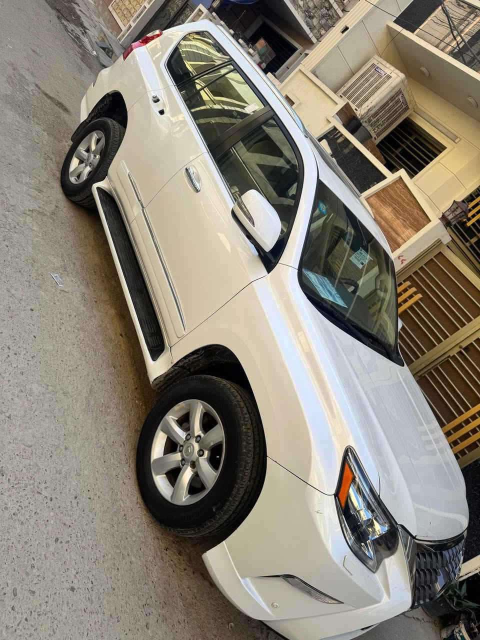 السلام عليكم..لكزز برادو 2010 محدثه لايت ودعاميه وشباك 2020 والغراض الاصليه موجودات السياره فول مواصفات للاخير مكينه 8 سلندر كير ومكينه عالشركه ماشيه 175 شرط الفحص رقم بغداد الدولي باسميّ مكفوله من الصبغ والتبديل بارد كد اصبعين بالبنيد فقط السعر 253 بيع او مراوس حسب القناعه مكاني بغداد الدوره او اليوسفيه ناحية الرشيدللاتصال ***********واتس موجود الشراي يراسلني ادزله فيديو بالسياره وتدللون.. بغداد, العراق
