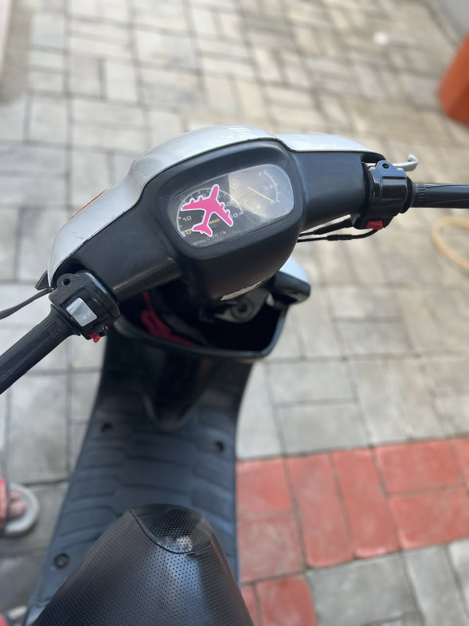 سلام عليكم دراجه بطه ستين للبيع موديل 2000 محرك ناعم ما مفتوحه جيب مصلح او افحص سعر 500 للتواصل ***********
