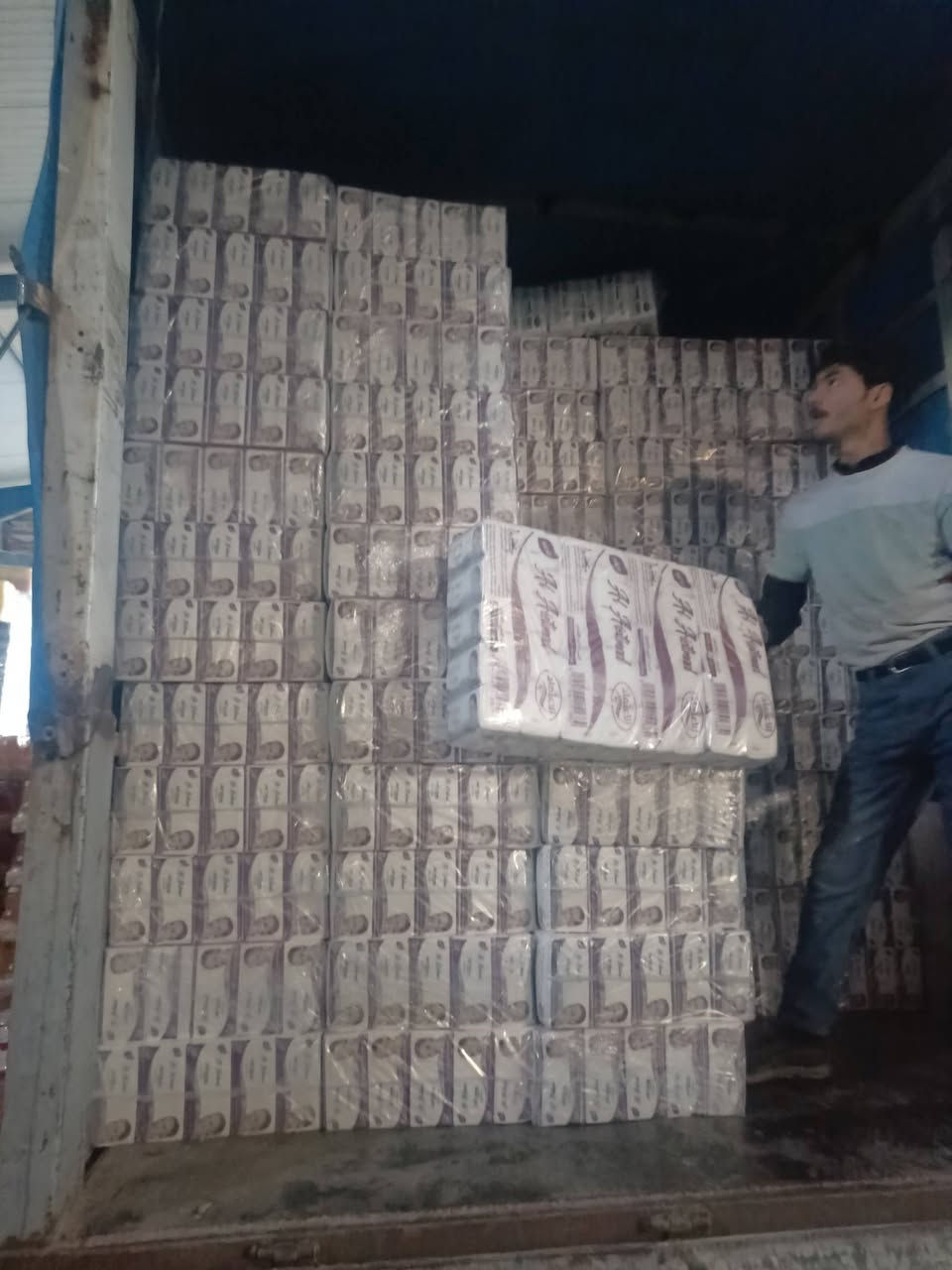 كلنس ابو 600سحبه شرط مضغوط
السعر 22الف 
العنوان تقاطع الفجر قرب معمل غاز الفجر الاهلي طريق سيد محمد ابو فانوس 
لتواصل معنا ***********
جبار الحچامي

